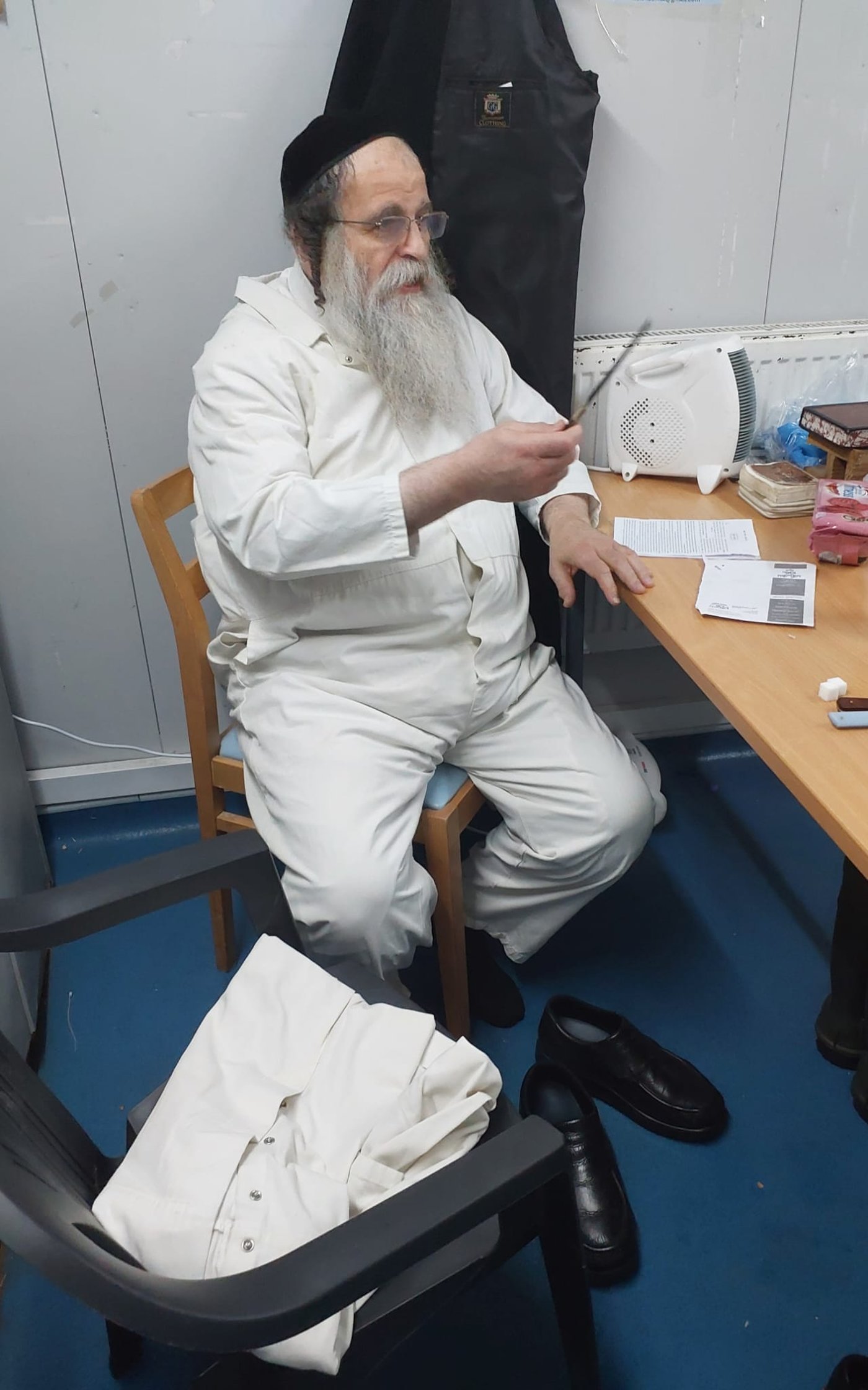 הגה"צ גאב"ד אנטווערפן בביקור בבית השחיטה