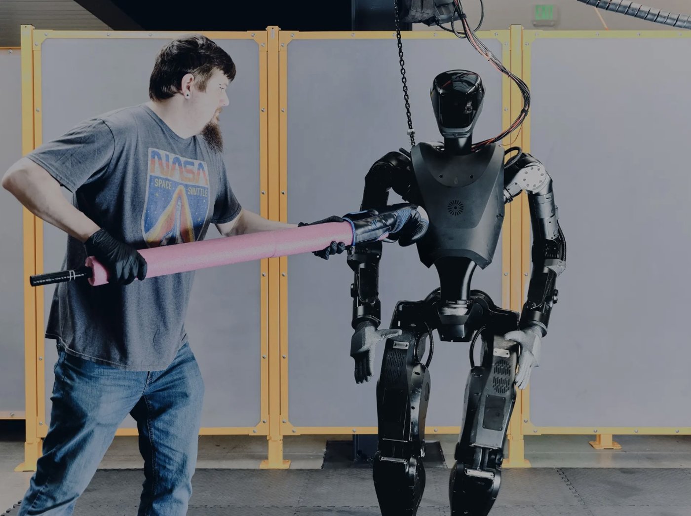 הרובוט באימונים בחברה