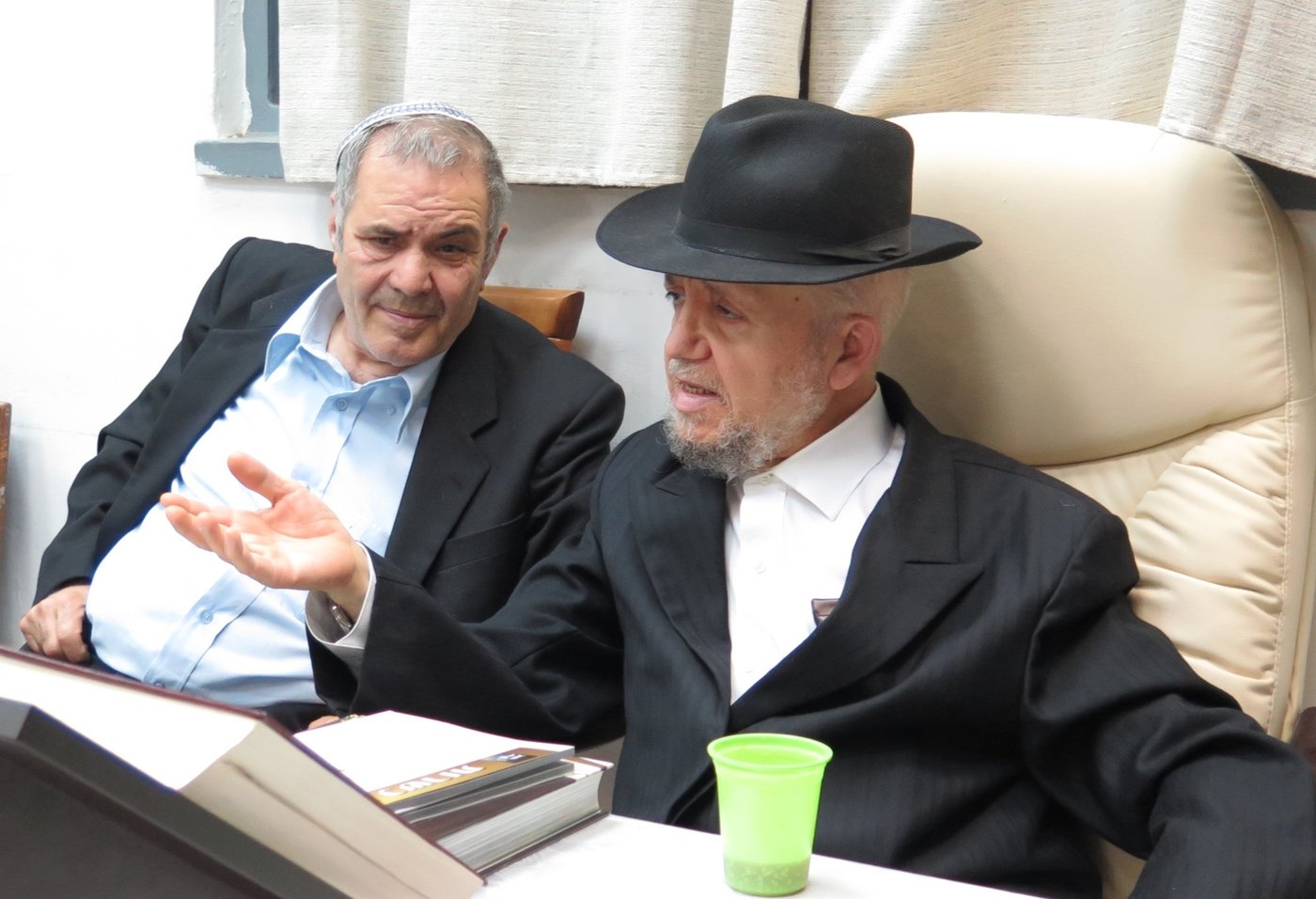 הרב נח בוכריץ עם גיסו הגר"מ מאזוז