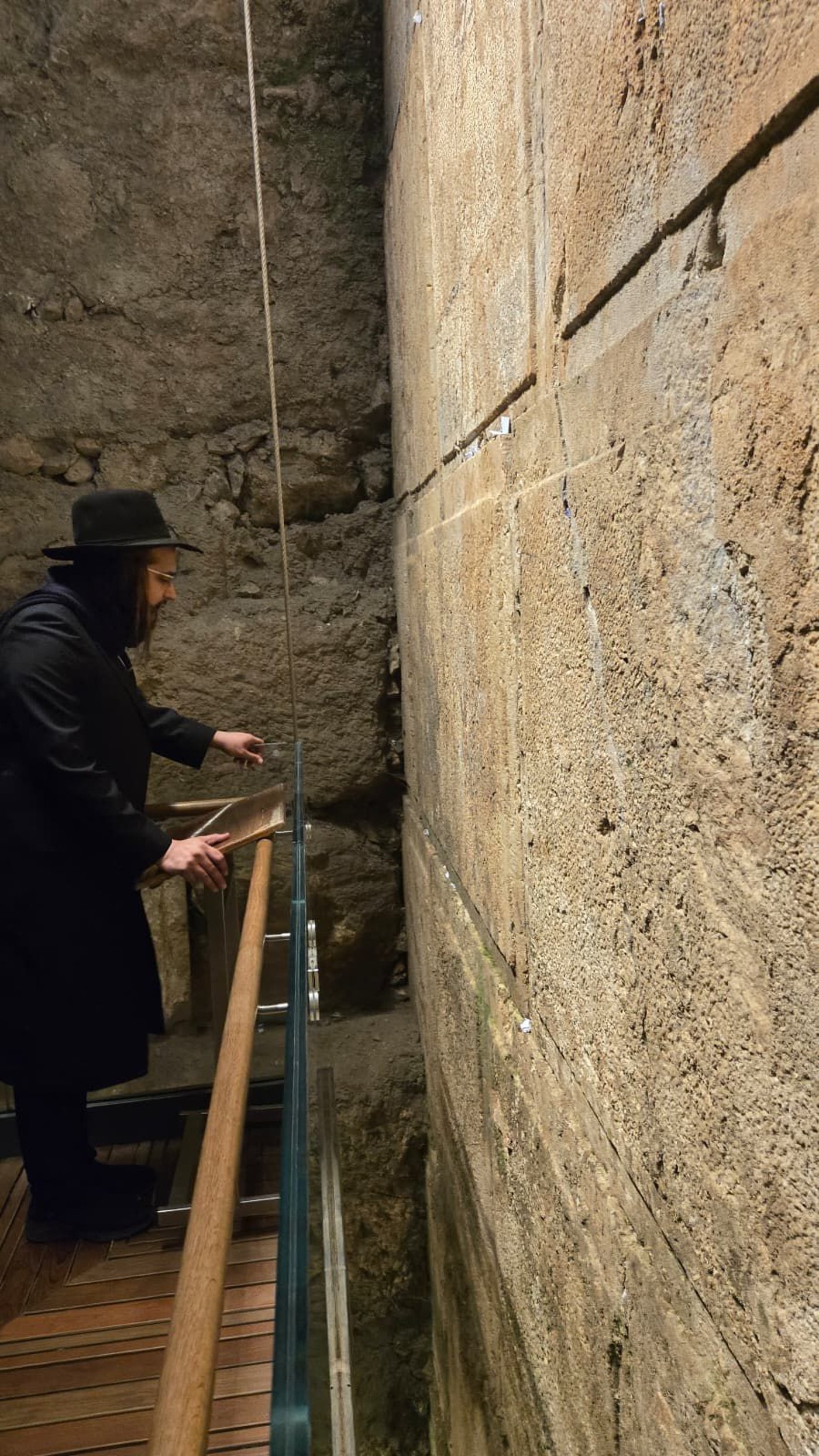 בצל המלחמה: הגאון הינוקא תפילה מיוחדת בירושלים