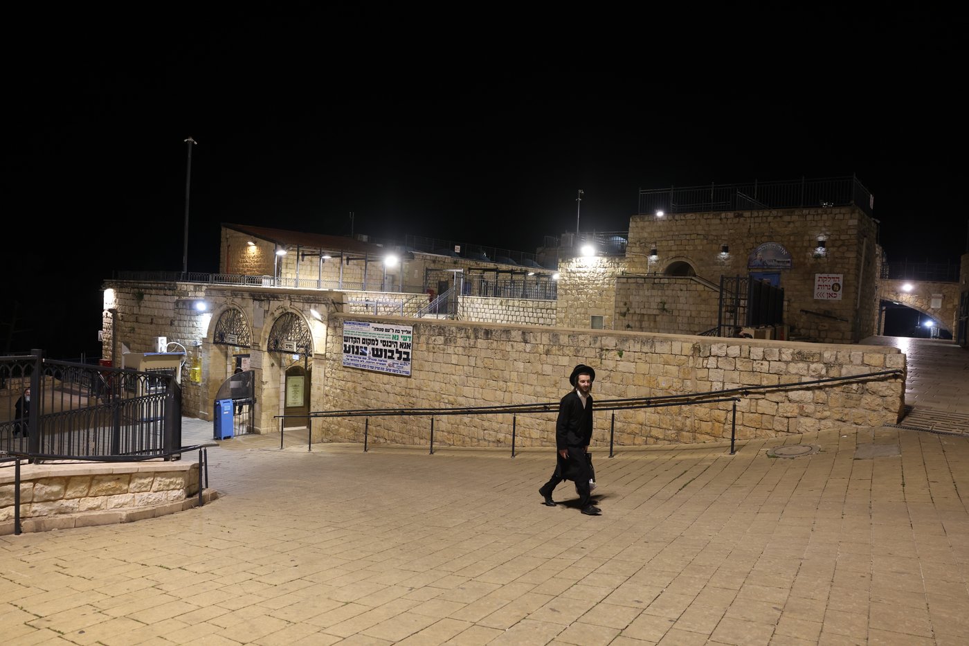 קבר הרשב"י במירון בצל המלחמה