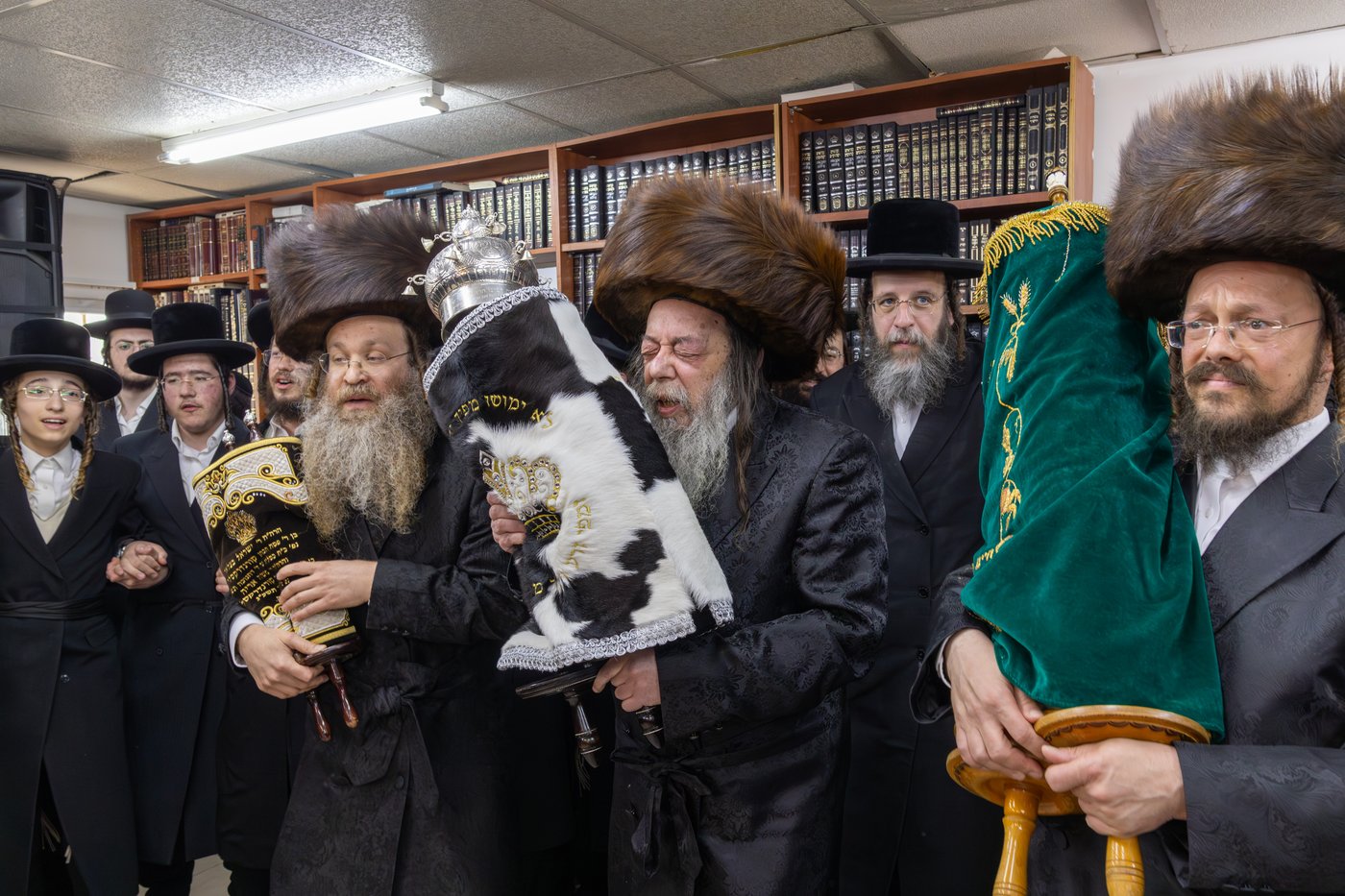 הכנסת ס"ת ושבע ברכות בחצה"ק זוועהיל