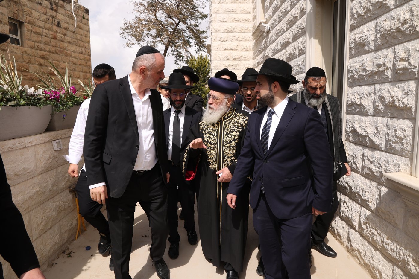 הראשל"צ הגר"י יוסף בברכת האילנות