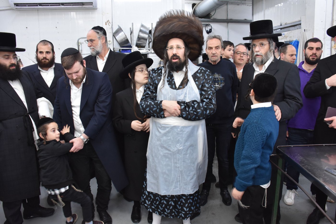 האדמו"ר ממעזבוז באפיית מצות