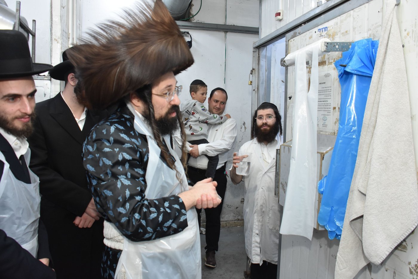 האדמו"ר ממעזבוז באפיית מצות