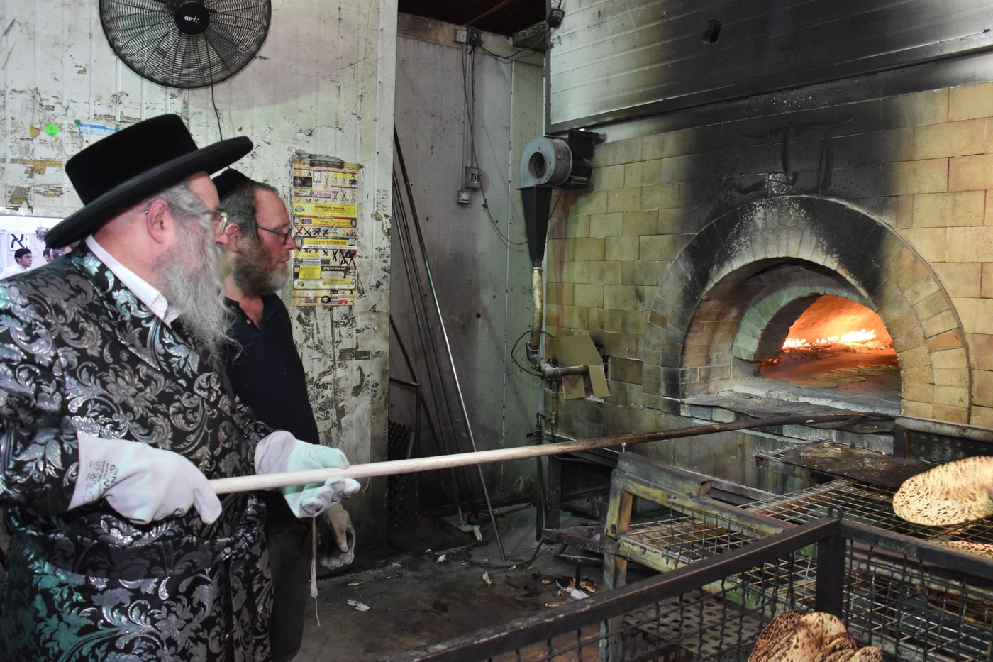 האדמו"ר מראחוב באפיית מצות