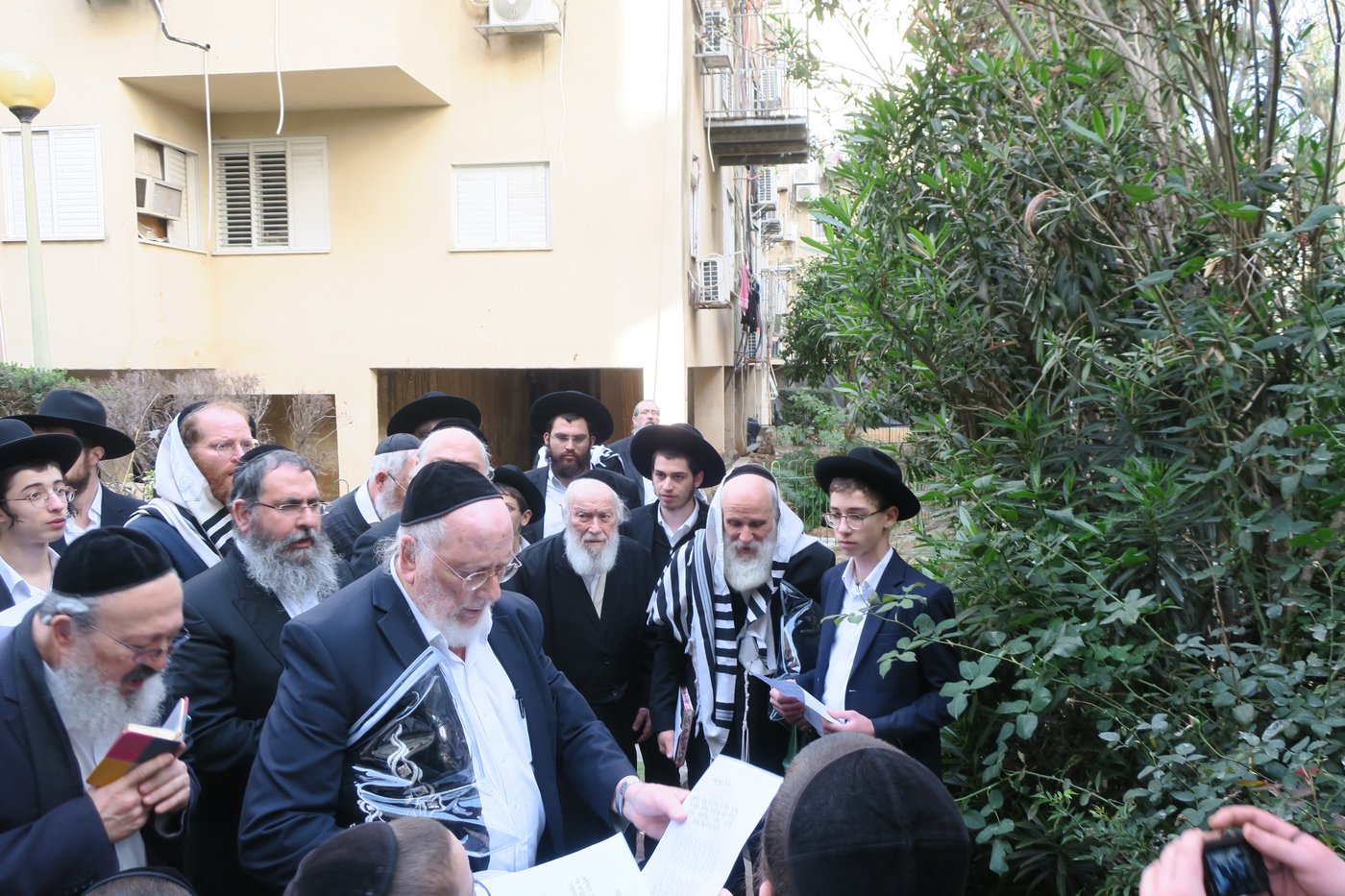 הגר"י זילברשטיין בברכת האילנות