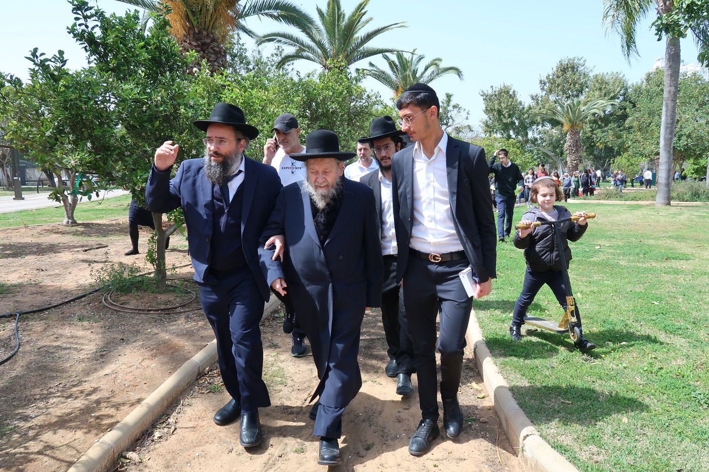 המקובל רבי דוד בצרי בברכת האילנות