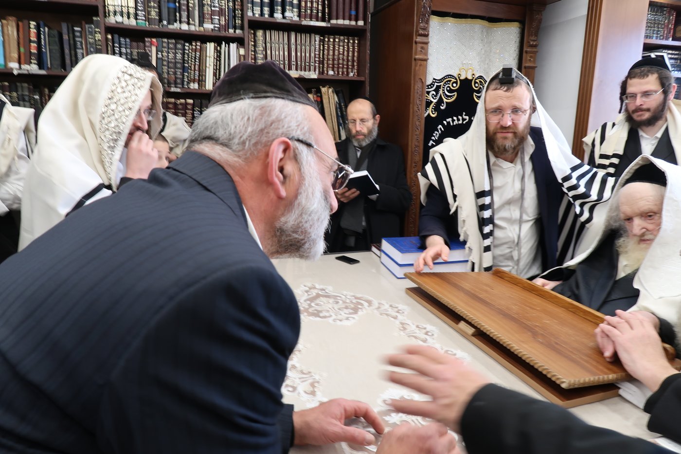 קבלת קהל אצל הגר"מ שטרנבוך