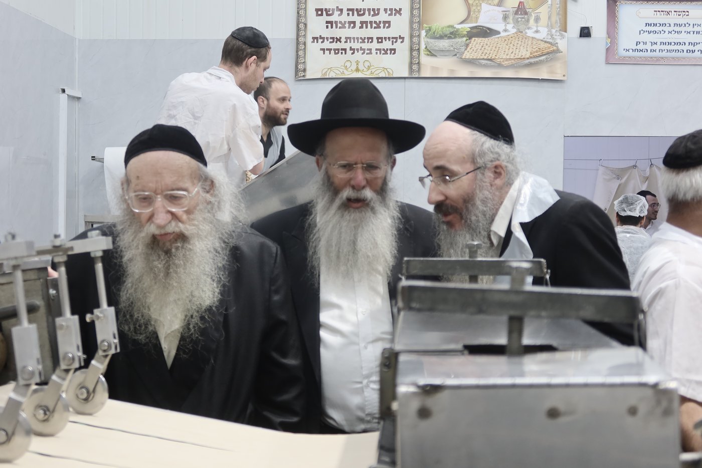 הגאון רבי אליעזר דינר באפיית מצות