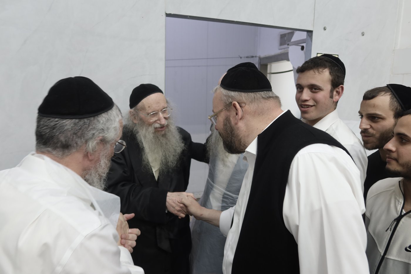 הגאון רבי אליעזר דינר באפיית מצות