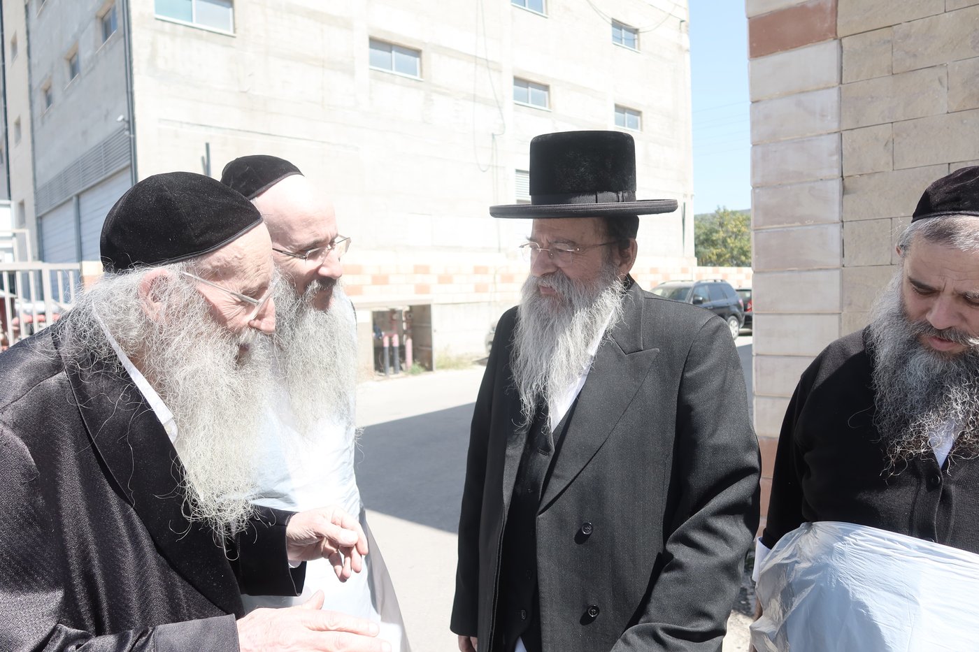 הגאון רבי אליעזר דינר באפיית מצות