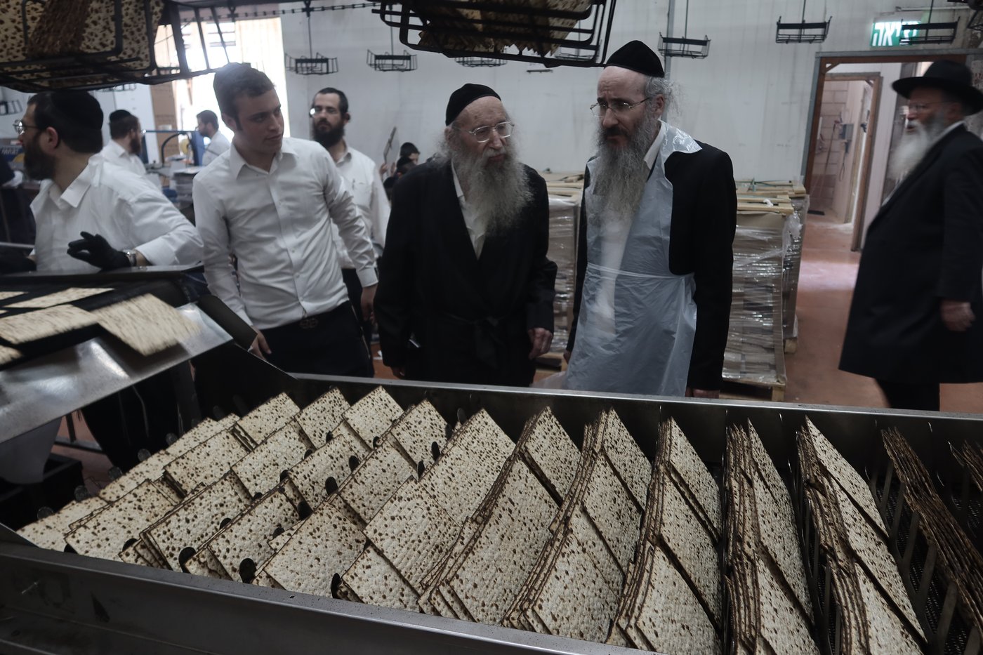 הגאון רבי אליעזר דינר באפיית מצות