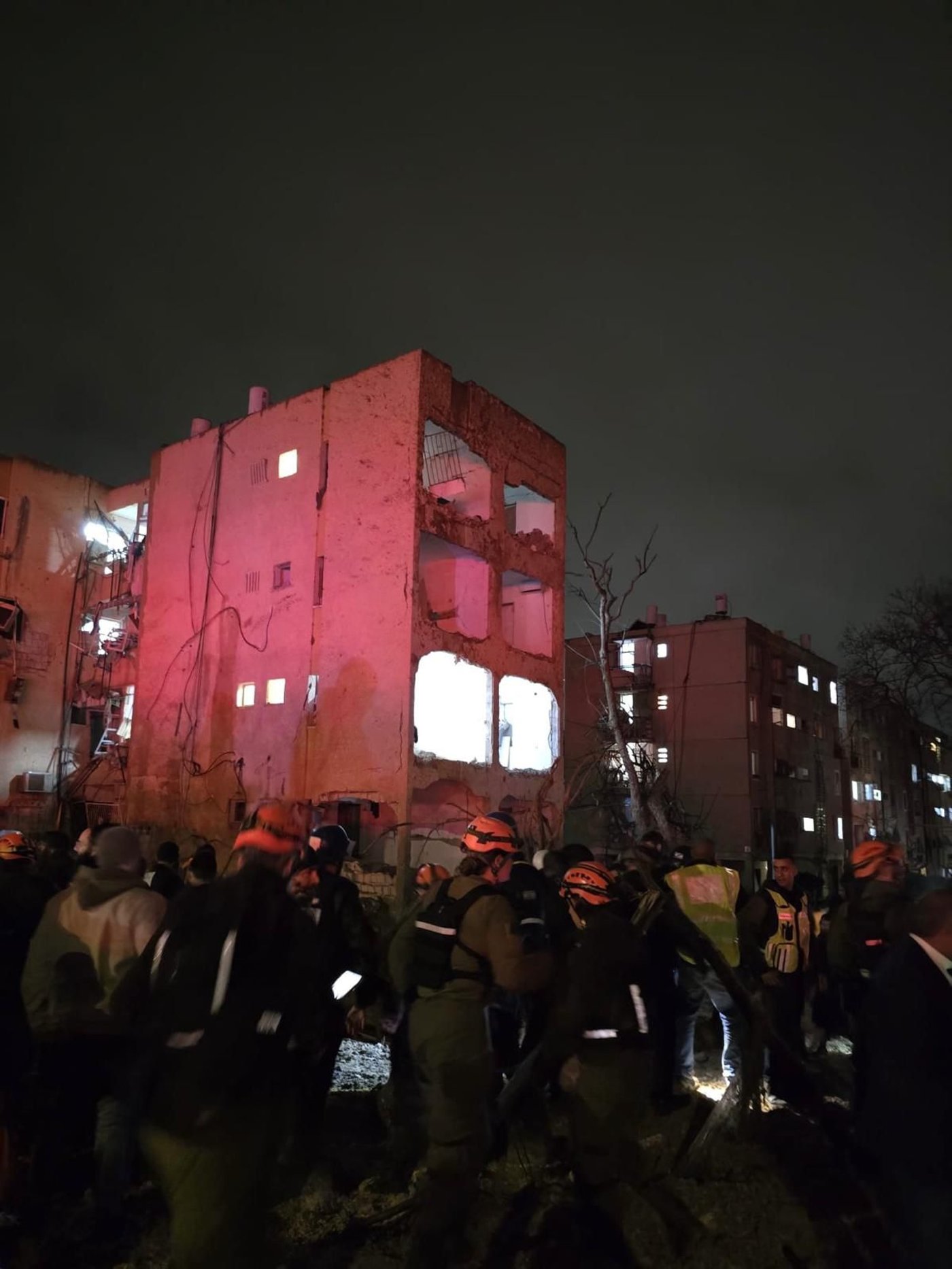 זירת הנפילה, הערב