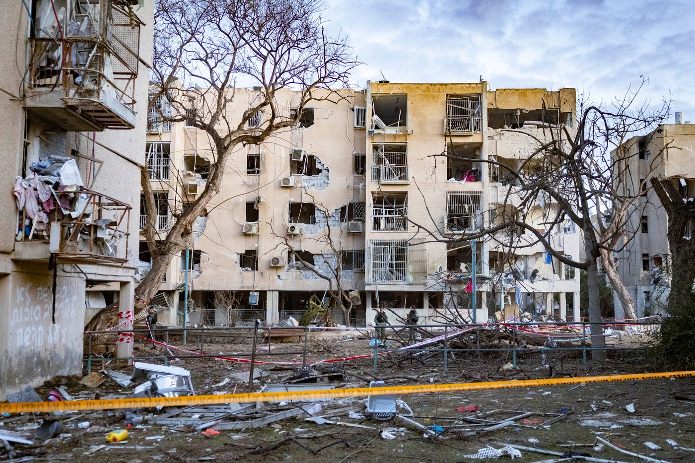 זירת הפגיעה בעיר ערד, ביום ובלילה