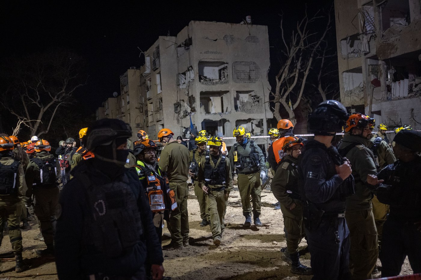 זירת הפגיעה בעיר ערד, ביום ובלילה