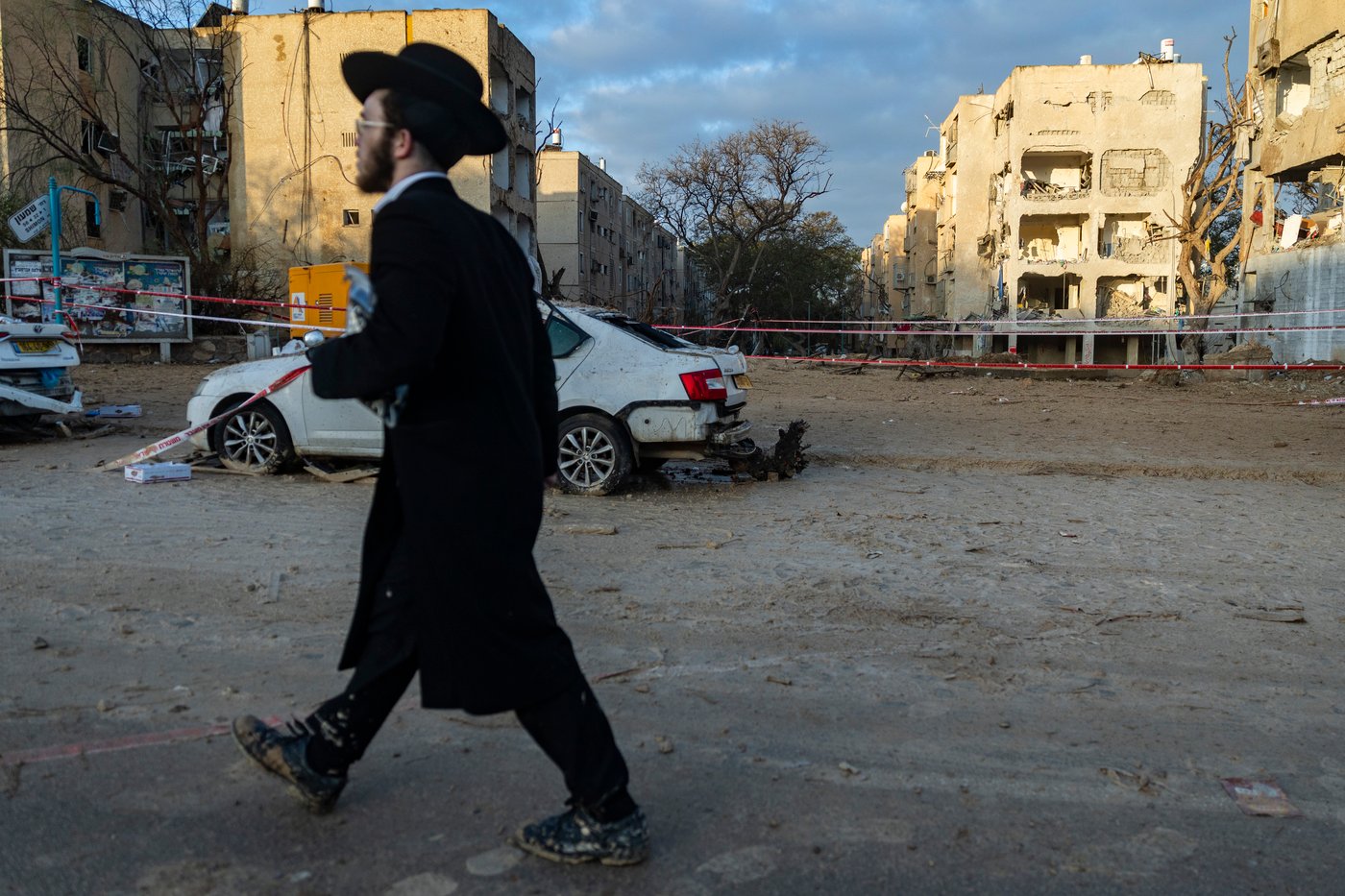 זירת הפגיעה בעיר ערד, ביום ובלילה