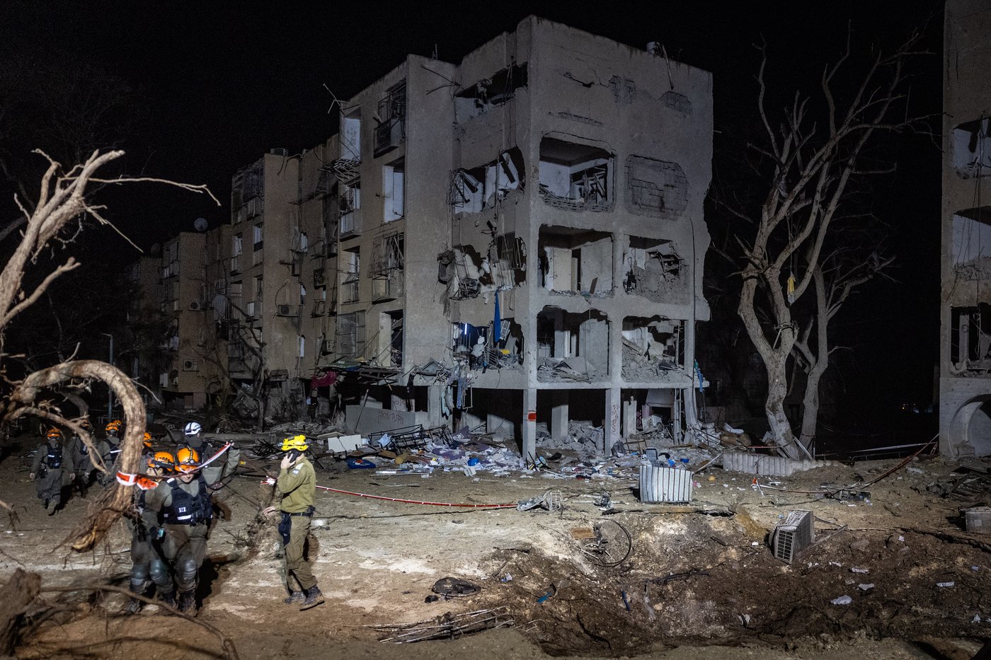 זירת הפגיעה בעיר ערד, ביום ובלילה