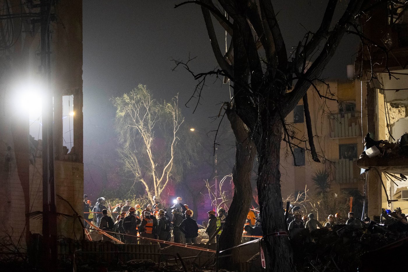 זירת הפגיעה בעיר ערד, ביום ובלילה