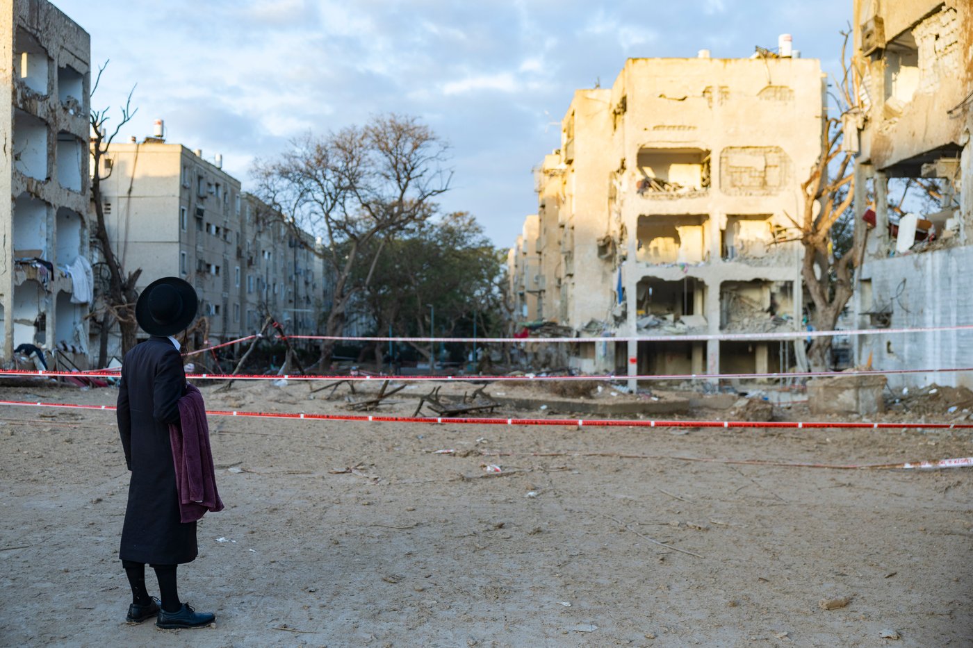 זירת הפגיעה בעיר ערד, ביום ובלילה