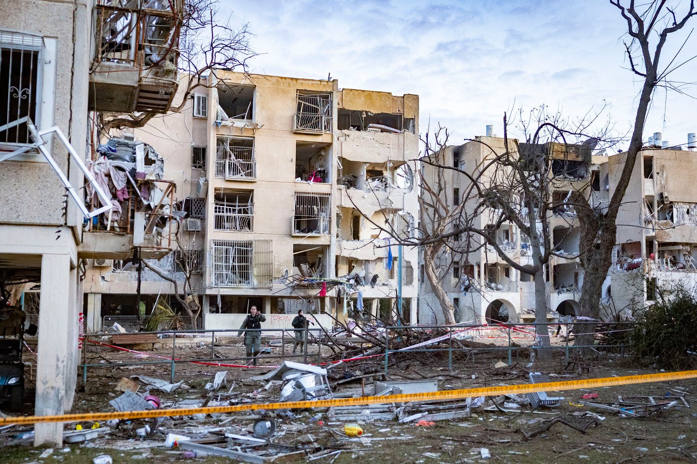 זירת הפגיעה בעיר ערד, ביום ובלילה