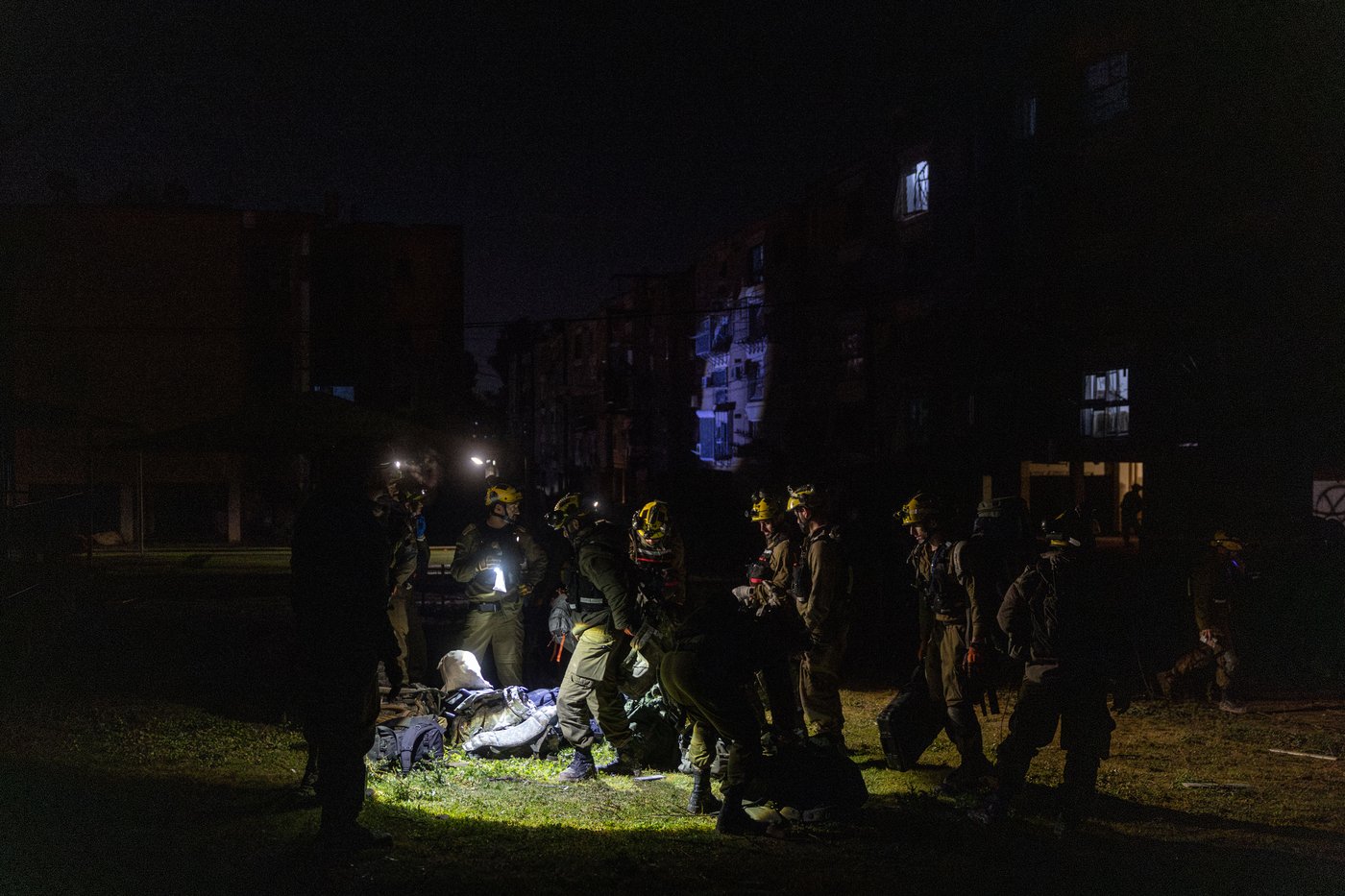 זירת הפגיעה בעיר ערד, ביום ובלילה