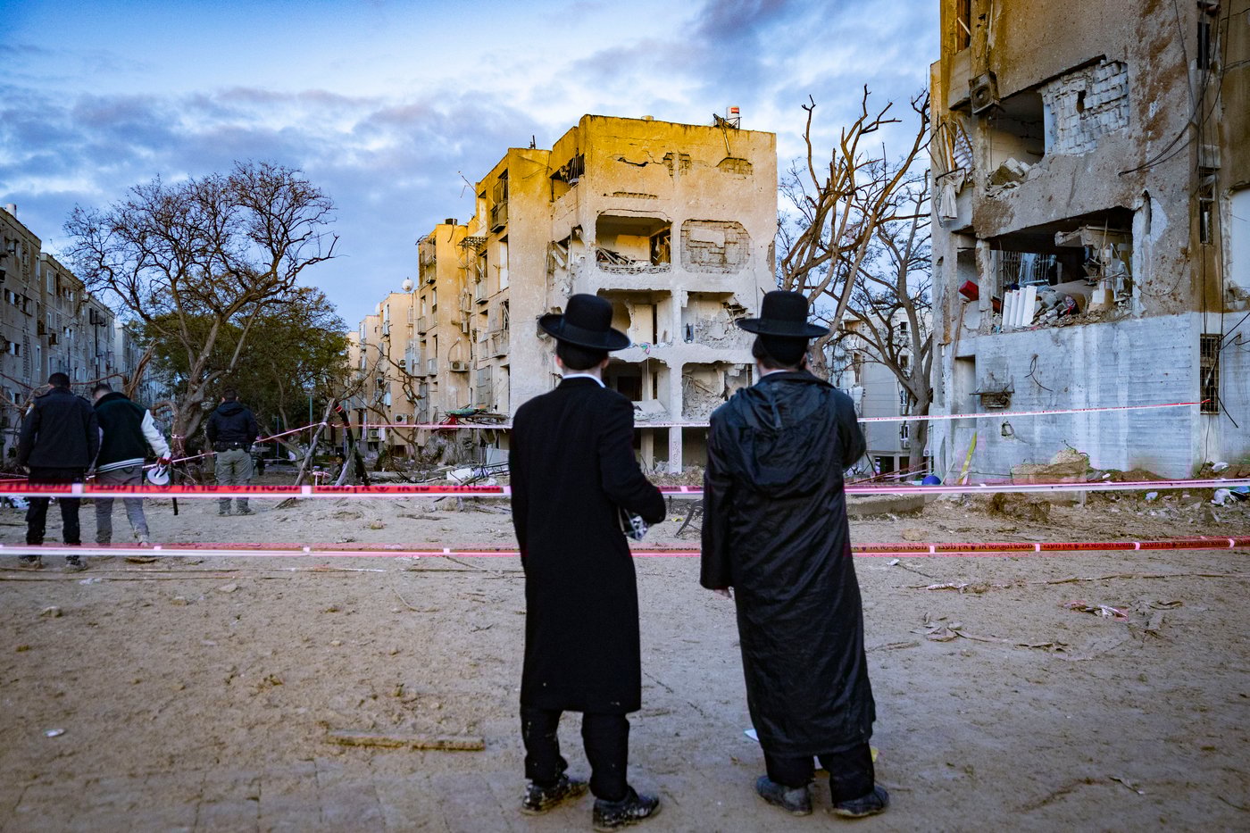זירת הפגיעה בעיר ערד, ביום ובלילה
