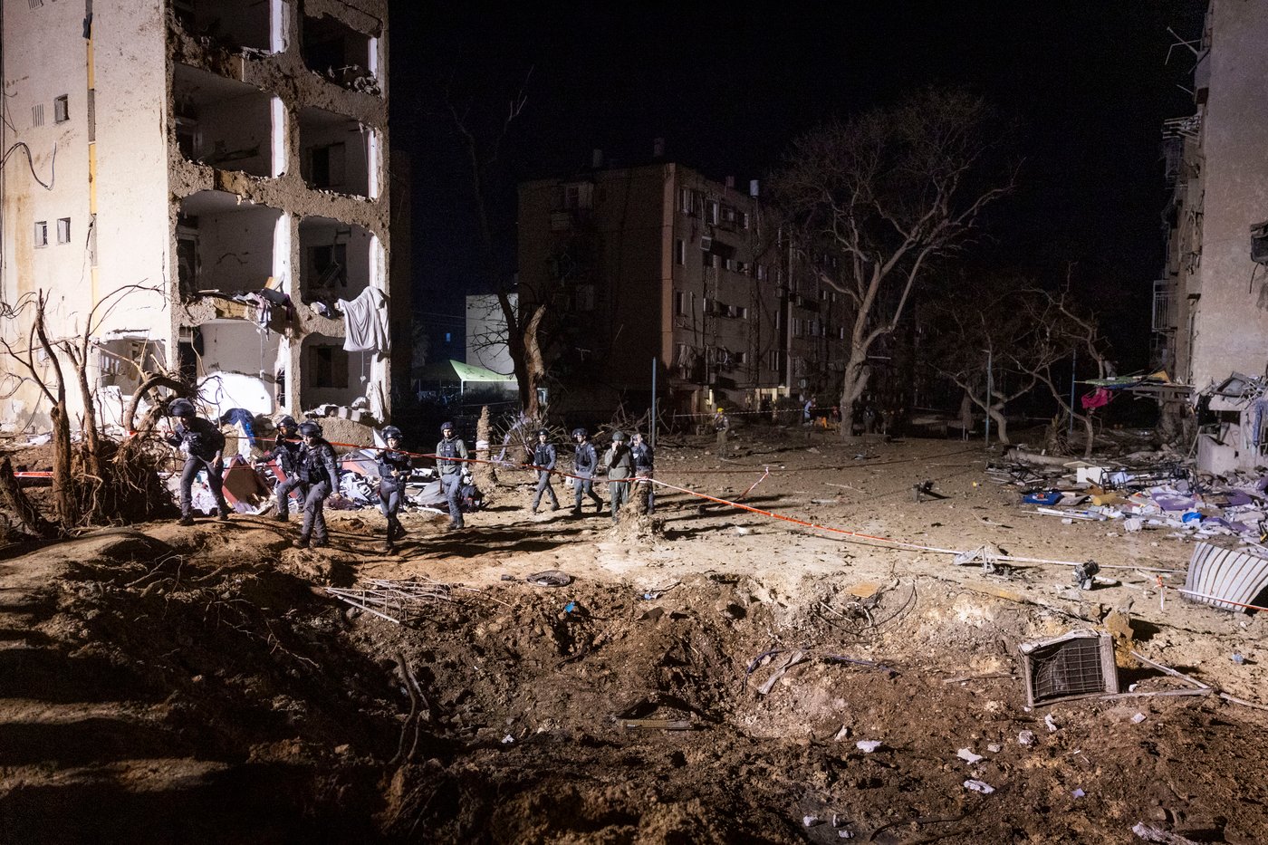 זירת הפגיעה בעיר ערד, ביום ובלילה