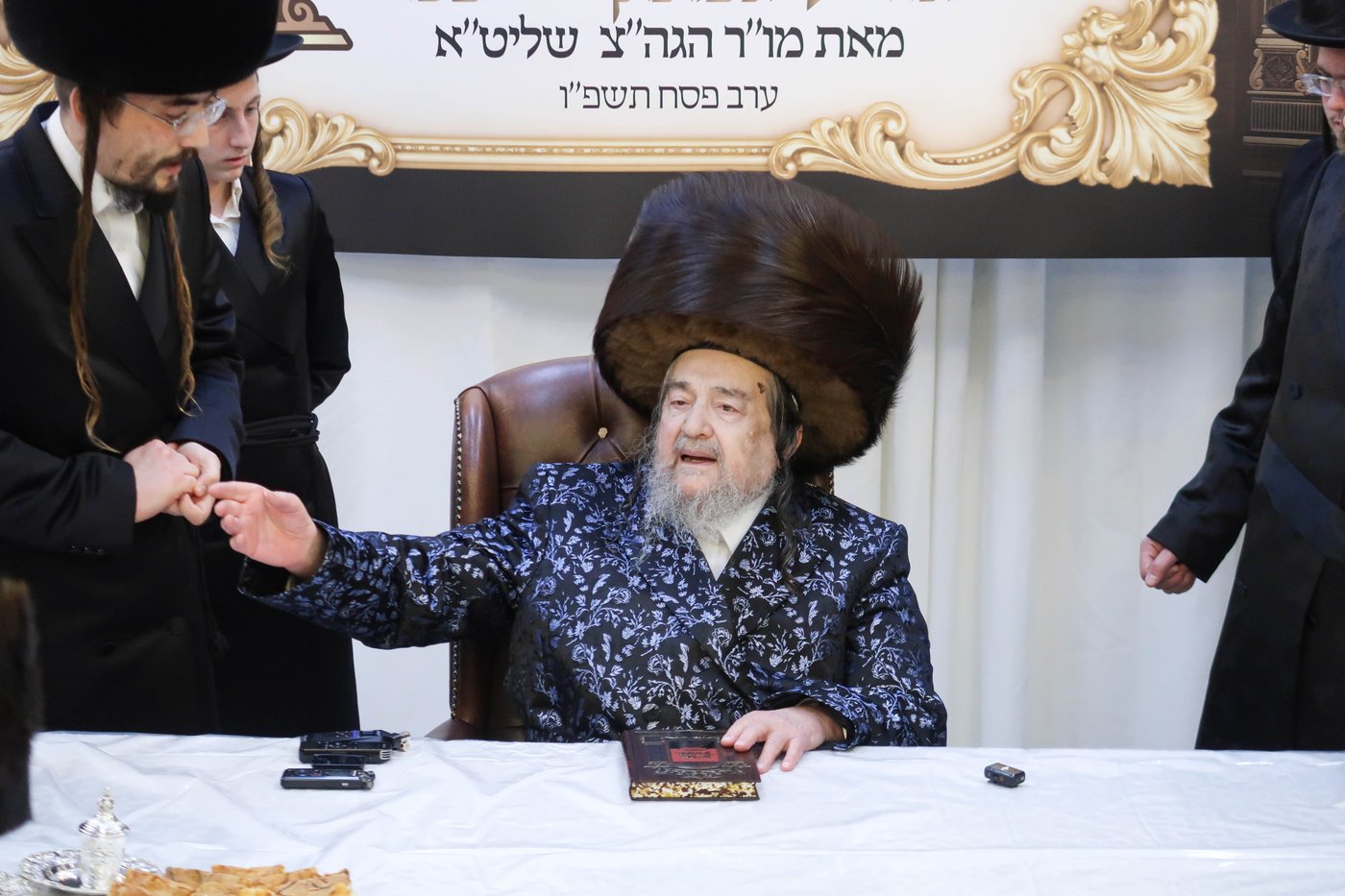 מסיבת הלחיים אצל הגרי"מ שכטר