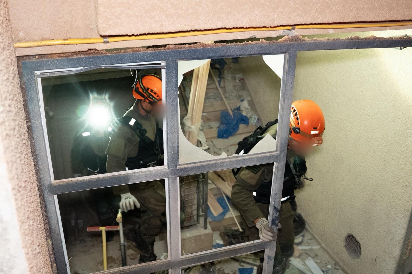 פיקוד העורף בזירת הנפילה בערד