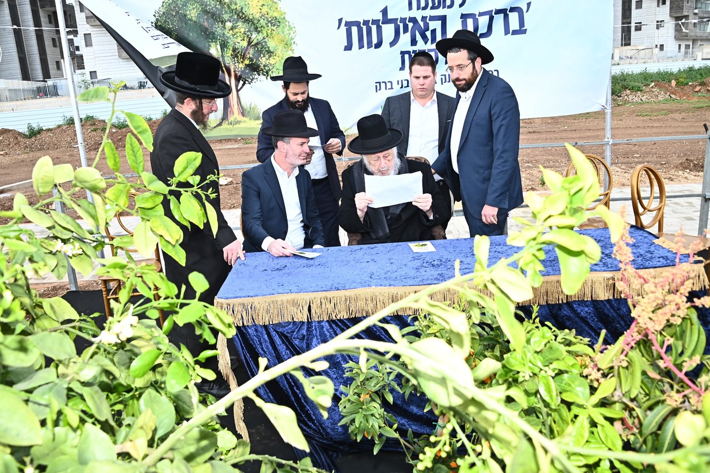 ברכת האילנות במתחם הסופרים בב"ב