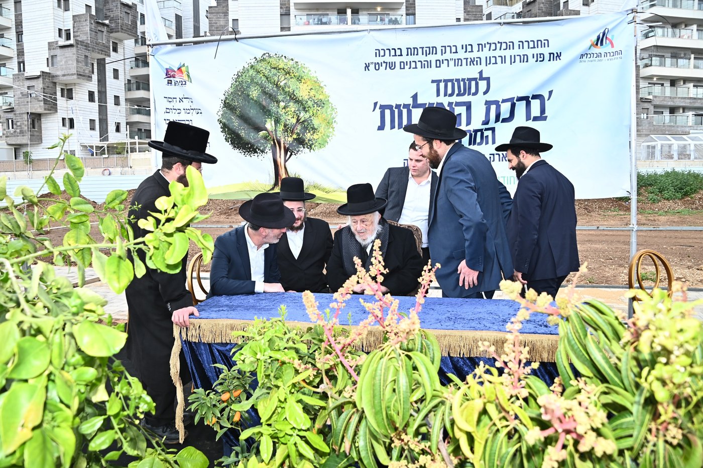 ברכת האילנות במתחם הסופרים בב"ב