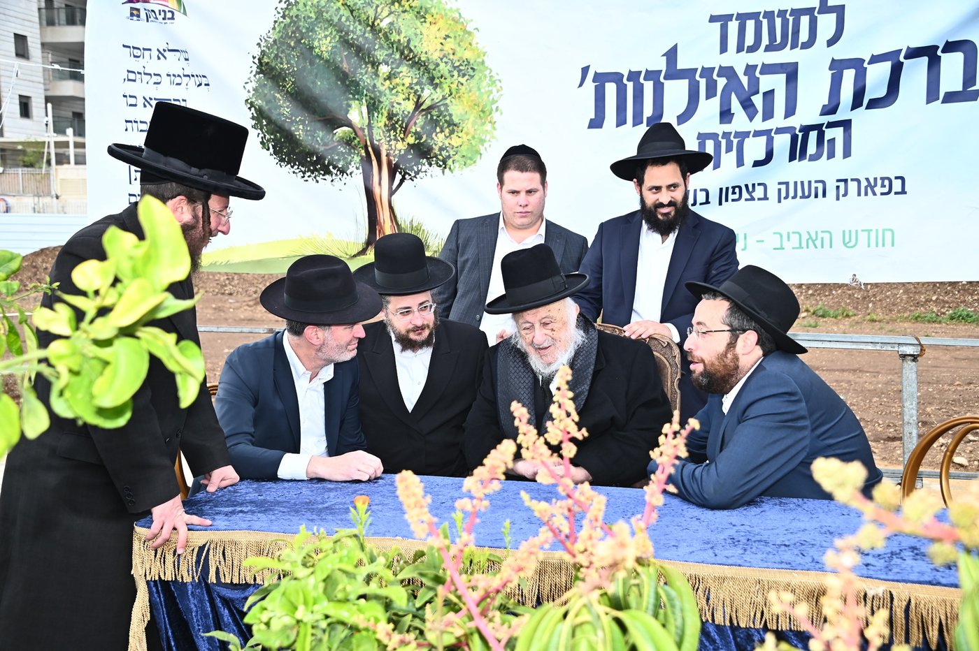 ברכת האילנות במתחם הסופרים בב"ב