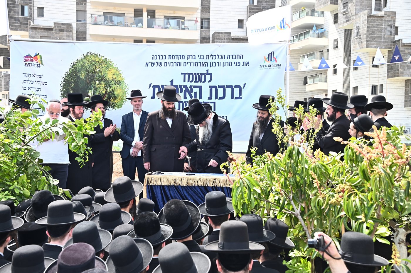ברכת האילנות במתחם הסופרים בב"ב