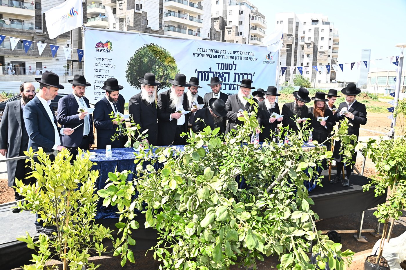 ברכת האילנות במתחם הסופרים בב"ב