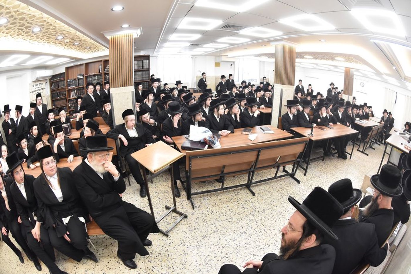 בחורי ויז'ניץ אצל הגרמ"ה הירש