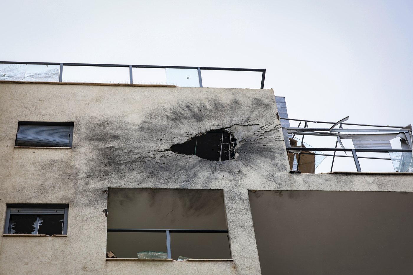 יום של מלחמה בצפון הארץ: הזירה בה טיל שנורה לעבר ישראל גרם נזק לבניין ולכלי רכב במעלות-תרשיחא