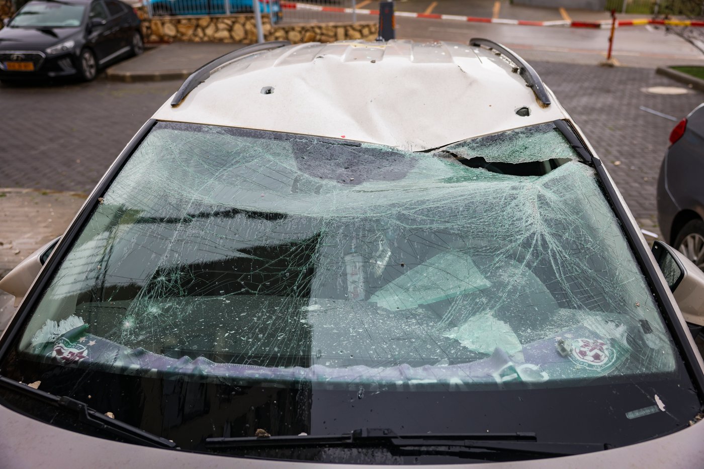 יום של מלחמה בצפון הארץ: הזירה בה טיל שנורה לעבר ישראל גרם נזק לבניין ולכלי רכב במעלות-תרשיחא