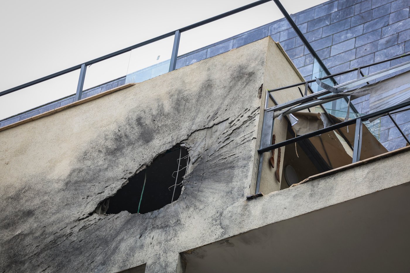 יום של מלחמה בצפון הארץ: הזירה בה טיל שנורה לעבר ישראל גרם נזק לבניין ולכלי רכב במעלות-תרשיחא