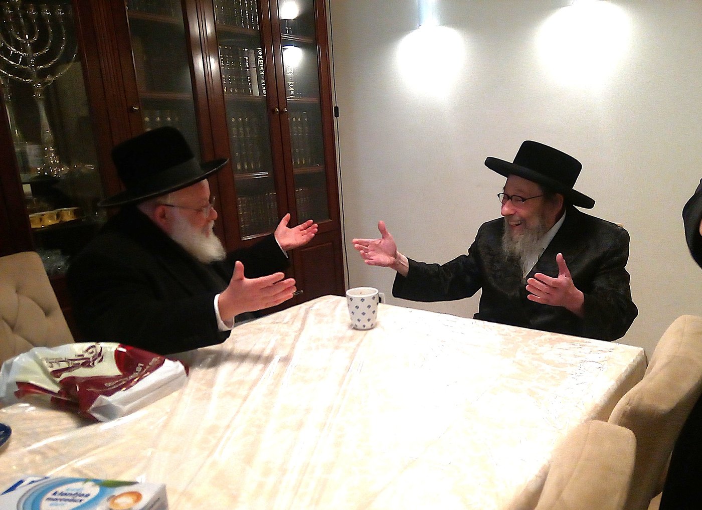 הגה"צ דומ"ץ סאטמר בביקור אצל הגאון רבי אברהם ערנטרוי