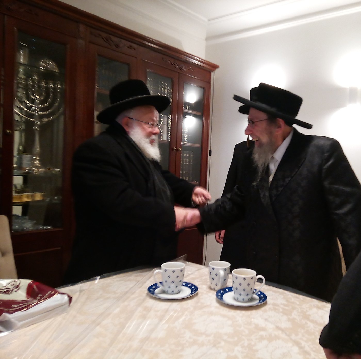 הגה"צ דומ"ץ סאטמר בביקור אצל הגאון רבי אברהם ערנטרוי