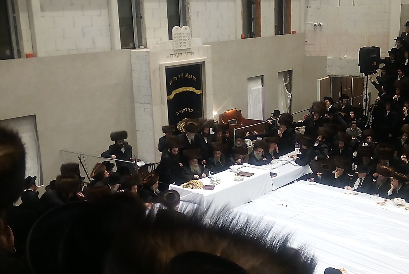 הגה"צ דומ"ץ סאטמר במלווה מלכה בפשעווארסק