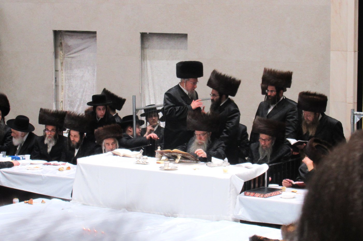 הגה"צ דומ"ץ סאטמר במלווה מלכה בפשעווארסק