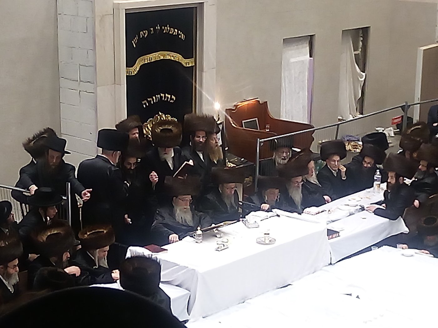 הגה"צ דומ"ץ סאטמר במלווה מלכה בפשעווארסק