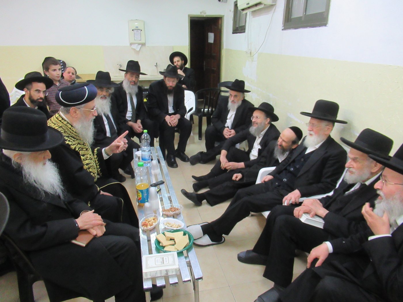 ניחום אבלים אצל הגאון רבי אליהו טופיק