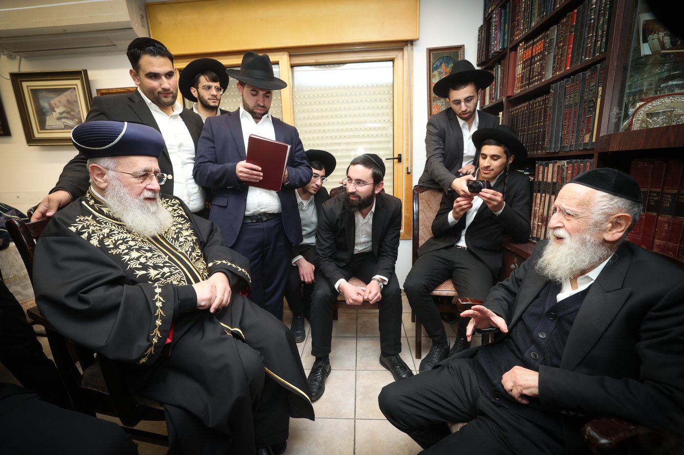 ניחום אבלים אצל הגאון רבי אליהו טופיק