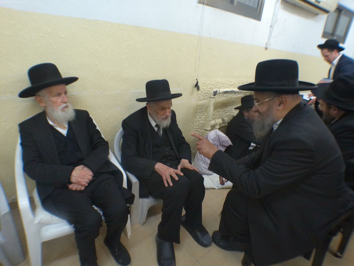 ניחום אבלים אצל הגאון רבי אליהו טופיק