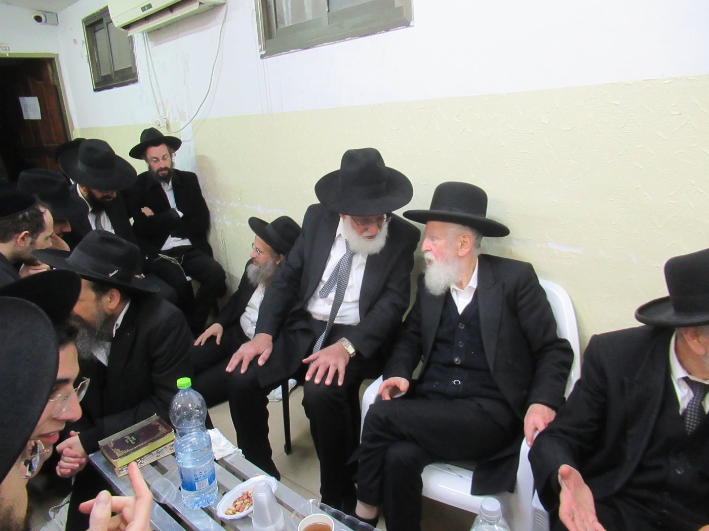 ניחום אבלים אצל הגאון רבי אליהו טופיק