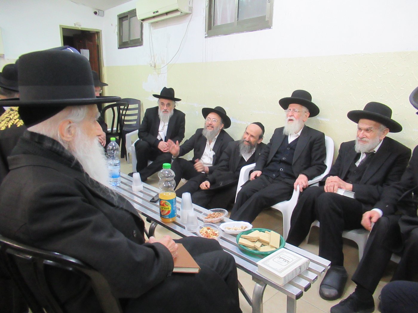 ניחום אבלים אצל הגאון רבי אליהו טופיק