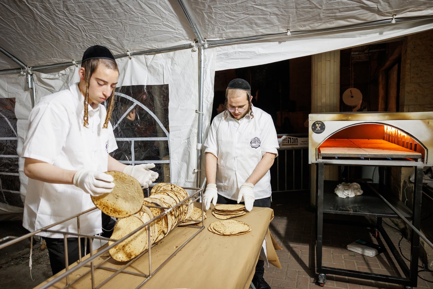 הגר"מ שטרנבוך באפיית מצות